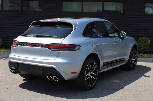 Certified 2024 Porsche Macan image 7
