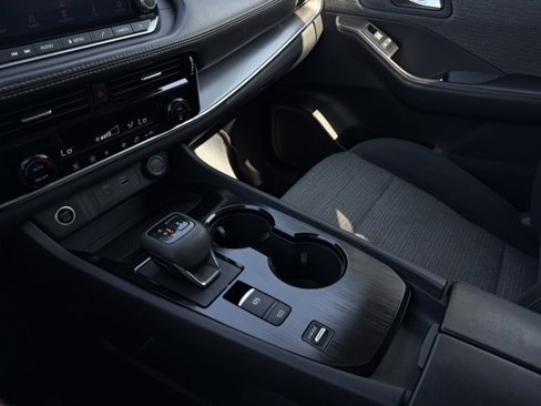 Used 2023 Nissan Rogue SV image 19