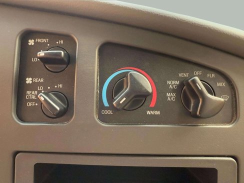 Used 2003 Ford E-450 and Econoline 450 image 10