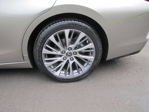 Used 2019 Lexus ES 350 w/ Premium Package image 27