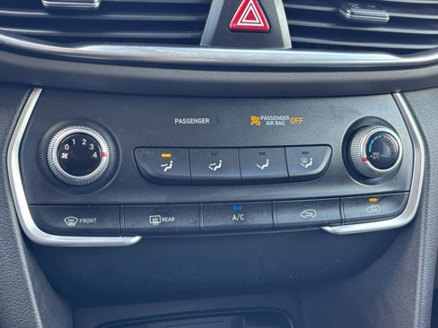 Used 2020 Hyundai Santa Fe SE image 5