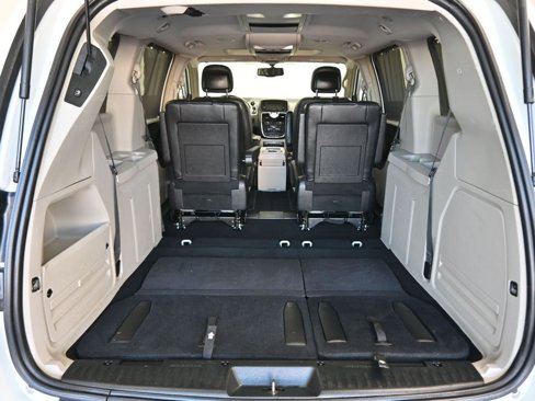 Used 2015 Chrysler Town & Country Touring-L w/ Driver Convenience Group image 63