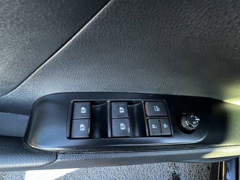 Used 2018 Toyota Camry SE image 14