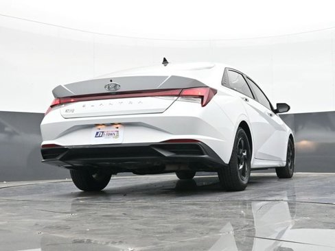 Used 2022 Hyundai Elantra SE image 47