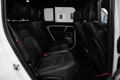 Used 2023 Land Rover Defender 110 X-Dynamic SE image 10