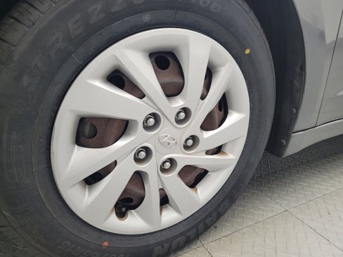 Used 2018 Hyundai Elantra SE image 31