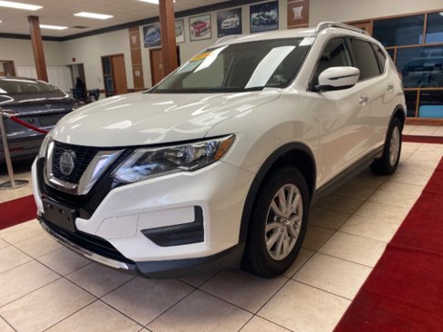 Used 2018 Nissan Rogue SV image 1