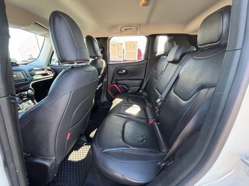 Used 2016 Jeep Renegade Trailhawk w/ Premium Trailhawk Package image 16