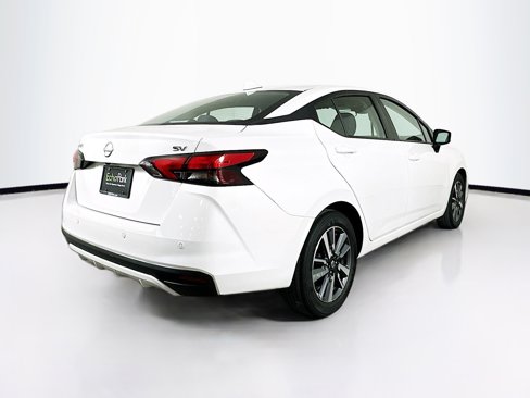 Used 2024 Nissan Versa SV image 9