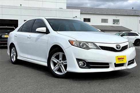 Used 2014 Toyota Camry L image 1