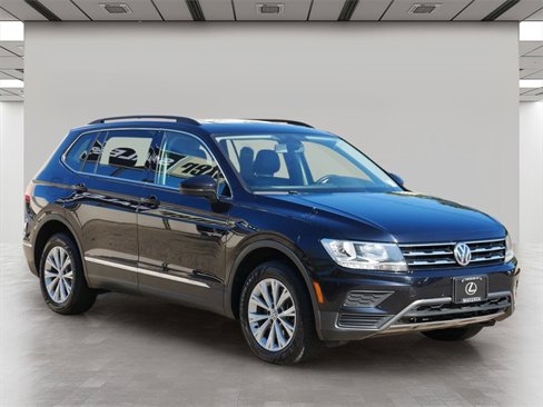 Used 2018 Volkswagen Tiguan SE w/ Panoramic Sunroof Package image 1