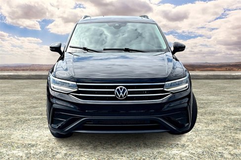 Used 2022 Volkswagen Tiguan SE image 2