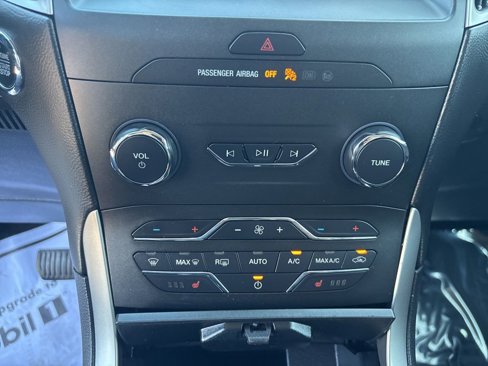 Used 2020 Ford Edge SEL image 22