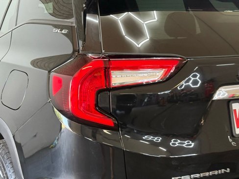 Used 2023 GMC Terrain SLE w/ Driver Convenience Package image 7