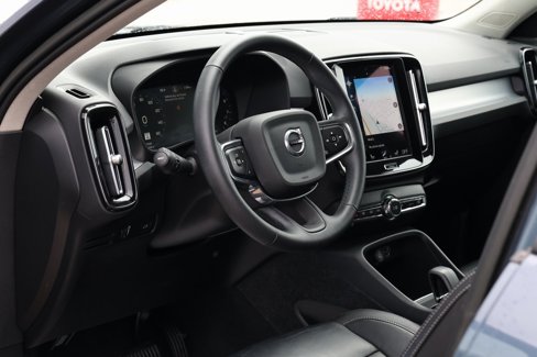 Used 2022 Volvo XC40 T5 Momentum image 13