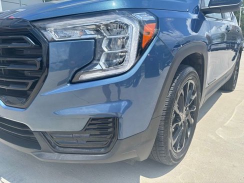 Used 2024 GMC Terrain SLE w/ Driver Convenience Package image 9