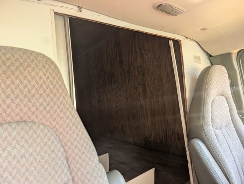 Used 2004 Chevrolet Express 3500 image 25