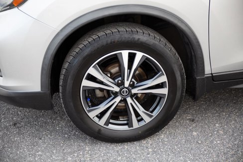 Used 2019 Nissan Rogue SV w/ Premium Package image 9