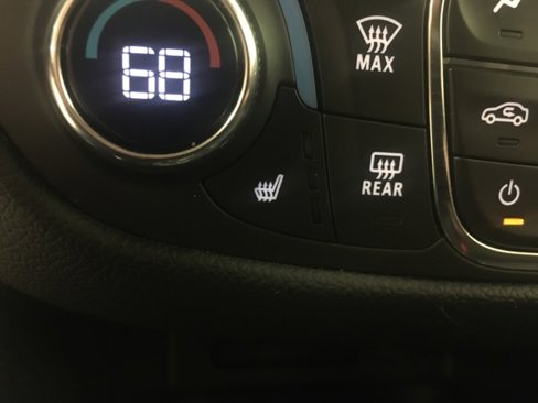 Used 2021 Chevrolet Equinox LT image 23
