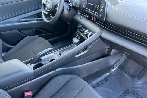 Used 2025 Hyundai Elantra Sport image 16