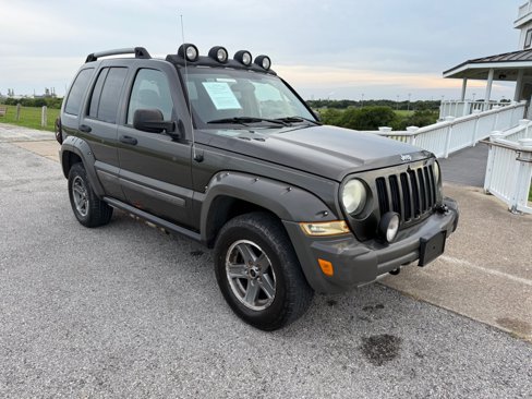 Used 2005 Jeep Liberty Renegade image 3