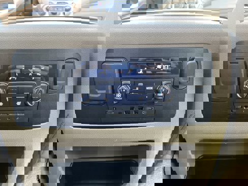 Used 2018 GMC Yukon SLT w/ Premium Edition image 30