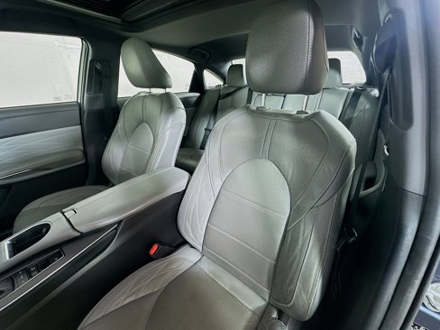 Used 2019 Toyota Avalon Limited image 20