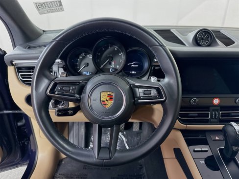 Certified 2022 Porsche Macan image 12