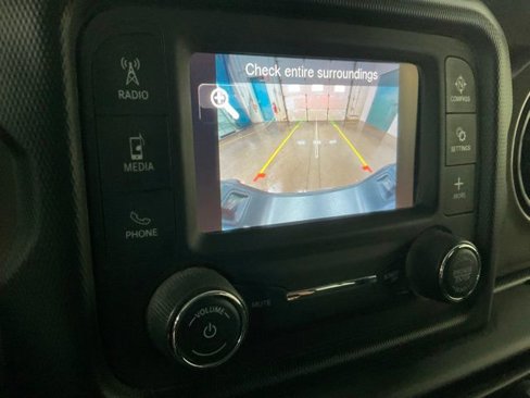 Used 2020 Jeep Gladiator Sport image 16