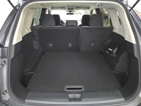 Used 2021 Nissan Rogue SV image 11