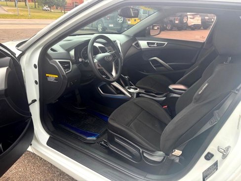Used 2013 Hyundai Veloster image 6