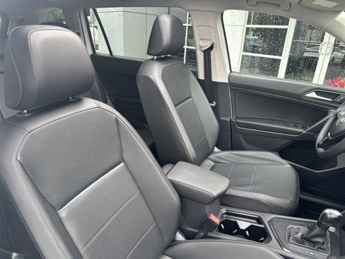 Used 2020 Volkswagen Tiguan SE w/ Panoramic Sunroof Package image 32
