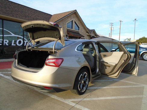Used 2022 Chevrolet Malibu LT image 21