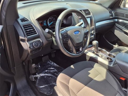 Used 2018 Ford Explorer XLT w/ Equipment Group 201A image 3