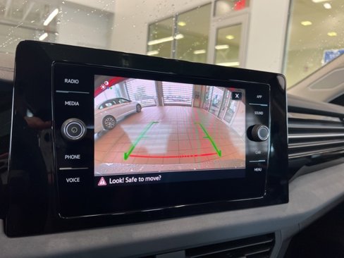 Used 2025 Volkswagen Jetta SE image 30