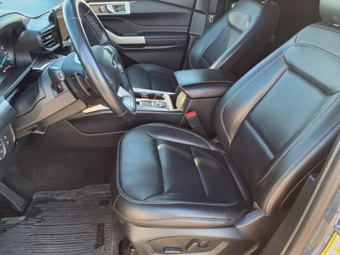Used 2021 Ford Explorer XLT w/ Equipment Group 202A image 15