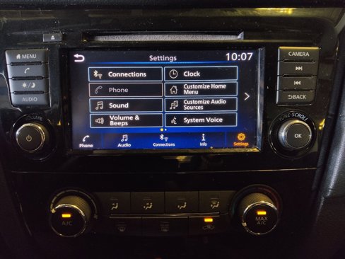 Used 2018 Nissan Rogue S image 25