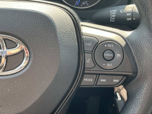 Used 2019 Toyota RAV4 LE image 18