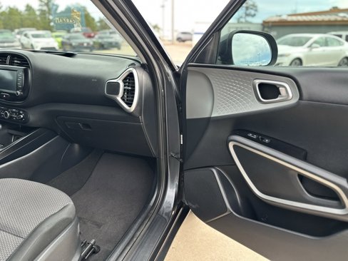Used 2021 Kia Soul LX image 9