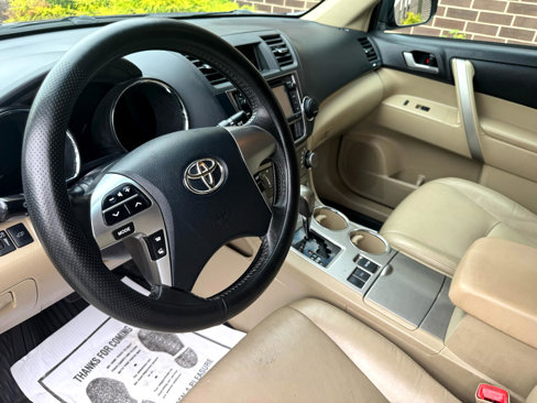 Used 2013 Toyota Highlander SE image 3