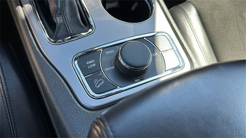 Used 2022 Jeep Grand Cherokee Laredo X image 21