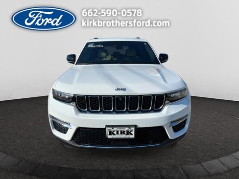 Used 2023 Jeep Grand Cherokee Limited w/ Luxury Tech Group II image 3