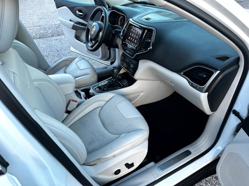Used 2019 Jeep Cherokee Limited image 18
