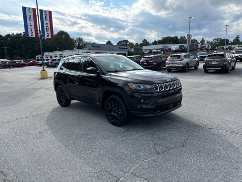 Used 2022 Jeep Compass Latitude image 1