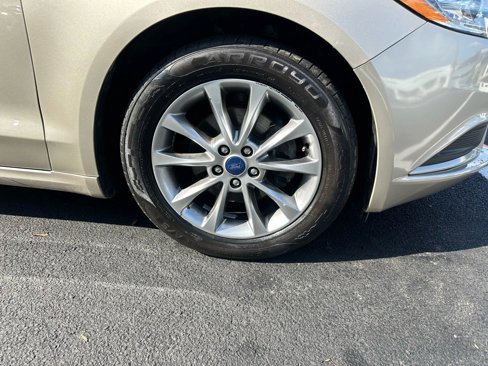 Used 2017 Ford Fusion SE image 15
