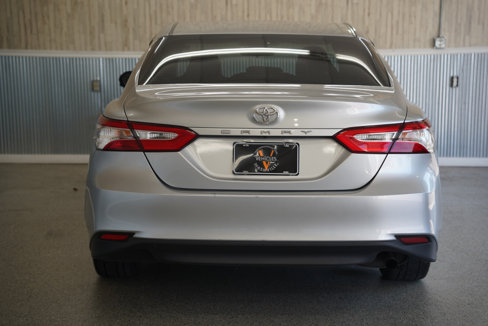 Used 2018 Toyota Camry LE image 9