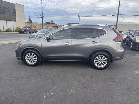 Used 2019 Nissan Rogue SV image 4