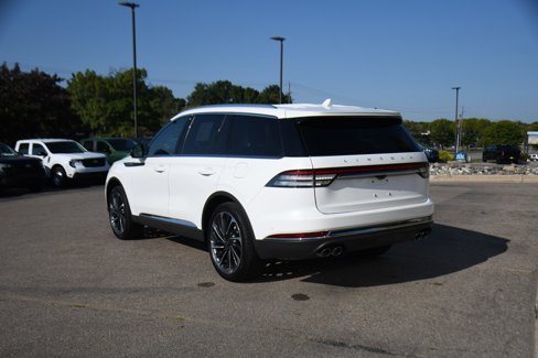 Used 2020 Lincoln Aviator Reserve w/ Equipment Group 202A image 4