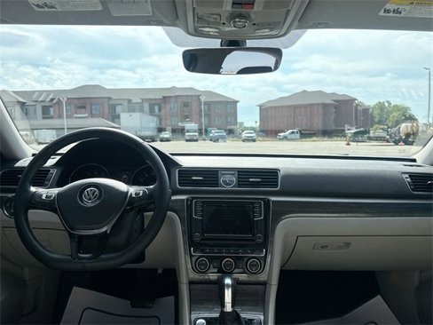 Used 2016 Volkswagen Passat 1.8T SE image 27