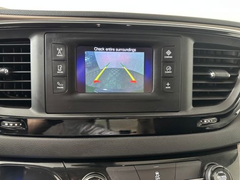 Used 2017 Chrysler Pacifica Touring image 22